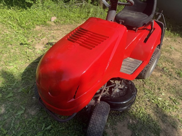 Fűnyíró traktor 13LE fűnyírótraktor