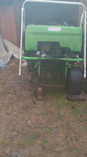 F�nyir� traktor(Etesia 124d)