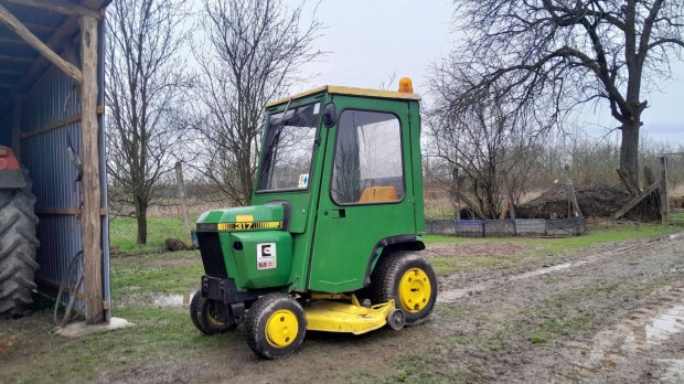 Fnyr traktor John Deere 317 17Le gyri tartozkokkal elad