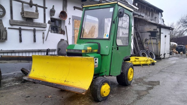 Fnyr traktor John Deere 317 18Le gyri tartozkokkal/behozott/ elad