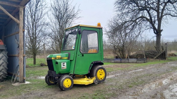 Fűnyíró traktor John Deere 317 18Le levehető fülke tartozékok eladó
