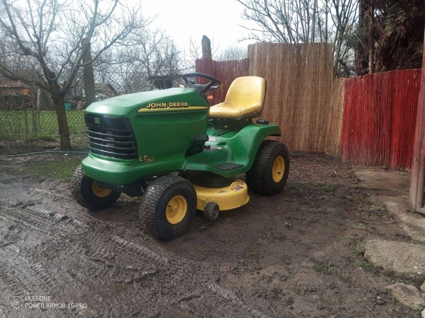 Fnyr traktor John Deere LT150 15Le olajszivattys elad
