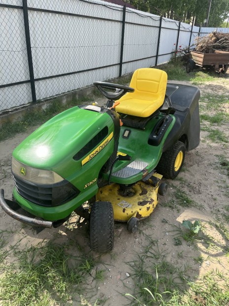 Fűnyíró traktor John deere X130R