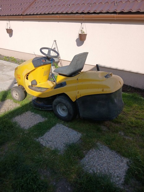 Fnyir traktor elad