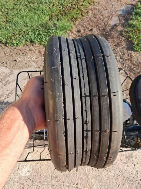 Fnyr traktor kls gumi