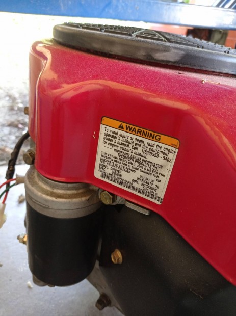 Fűnyíró traktorba:Eladó 20 lóerős Tecumseh motor