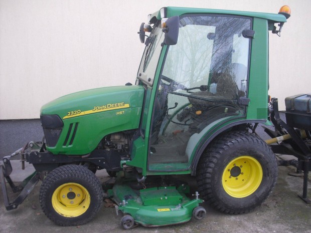 Fnyirtraktor John-Deere 2320 HST 4WD Kommunlis traktor