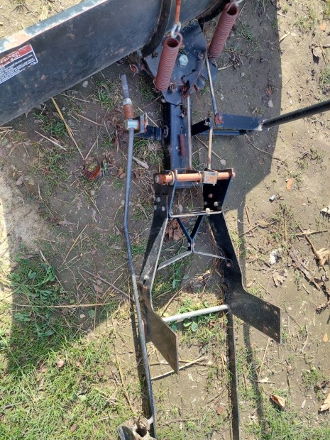 Fnyirtraktorra szerelhet htollap.