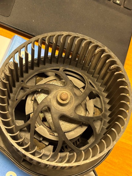 F�t�motor 651586K nem kl�m�s