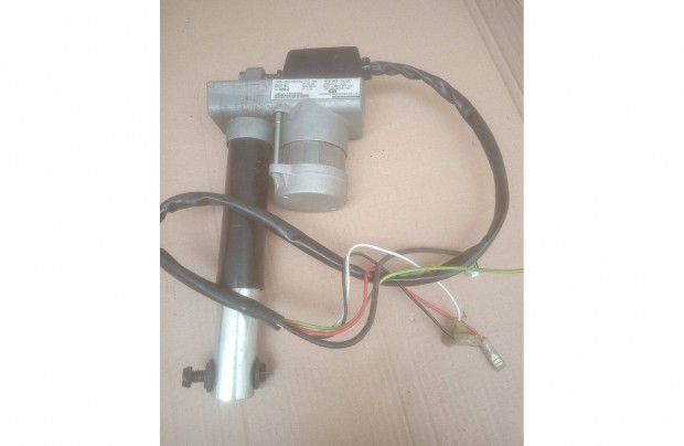 Fut�pad emel�motor, �tv�tel szem�lyesen