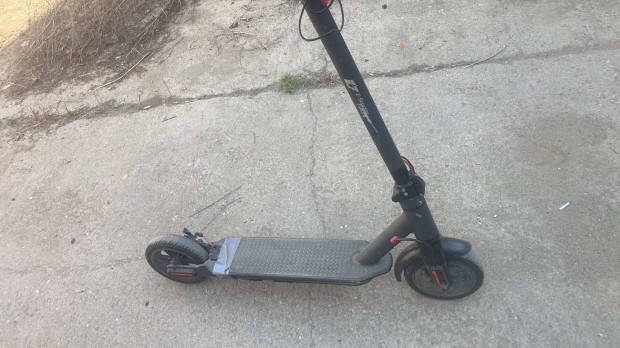 Futura elektromos roller!