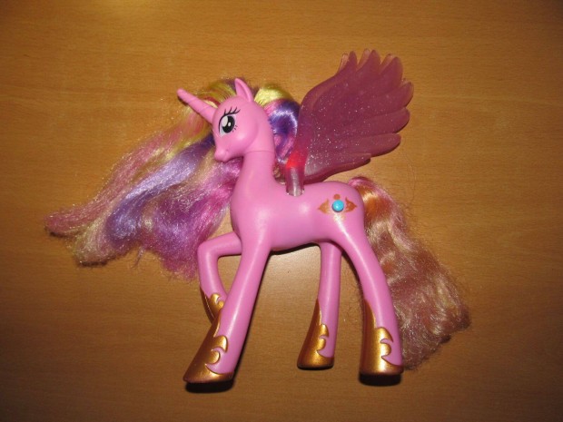 G4 My Little Pony: beszl Cadance hercegn (Hasbro, 2012)
