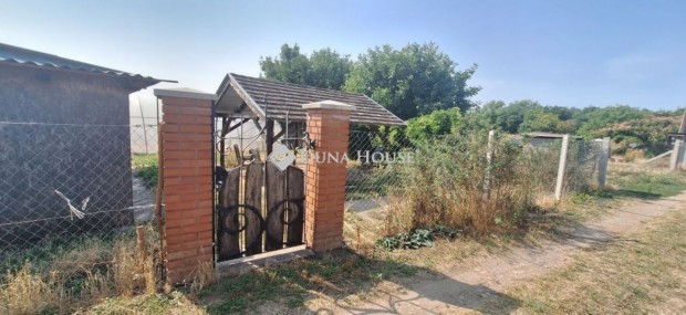 GAZD�LKOD�SRA ALKALMAS TANYA F�LIAS�TRAKKAL A TEMET�HEGYBEN