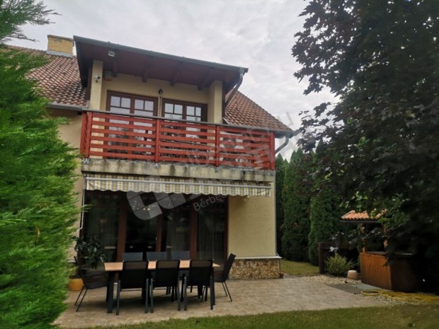 GDLLN kertvrosban a Buzogny utcban 230 m2-es 5 szobs hz