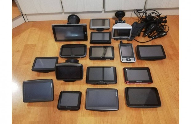 GPS csomag egyben elad�!