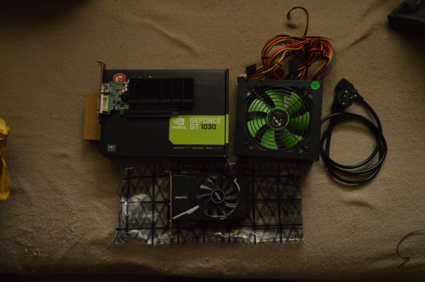 GT 1030, 450W tppal s egy Geforce 605-s!