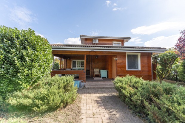 GY�NY�R� GERENDAH�Z A BALATONN�L