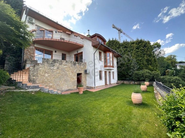 GYÖNYÖRŰ PANORÁMÁS KIADÓ CSALÁDI HÁZ!