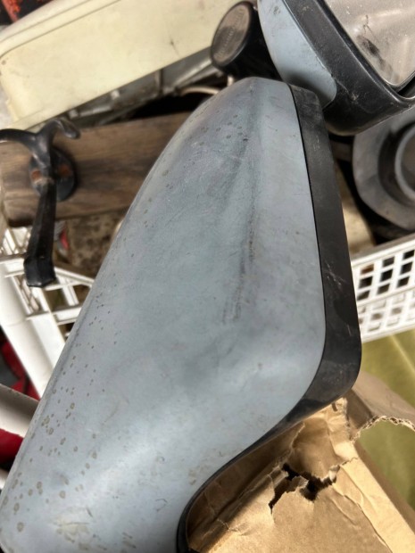 G astra visszapillant�