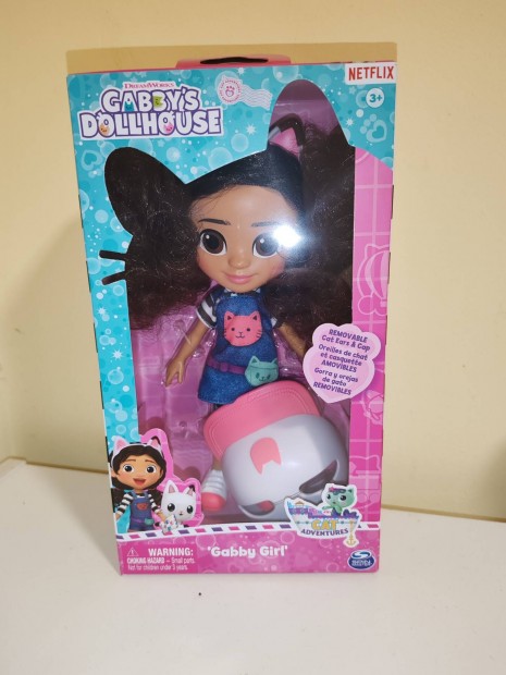 Gabby' dollhouse baba. 22 cm. j 