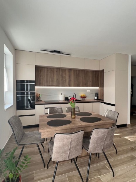 Gabona lak�parkban nappali+2 szob�s lak�s kiad�