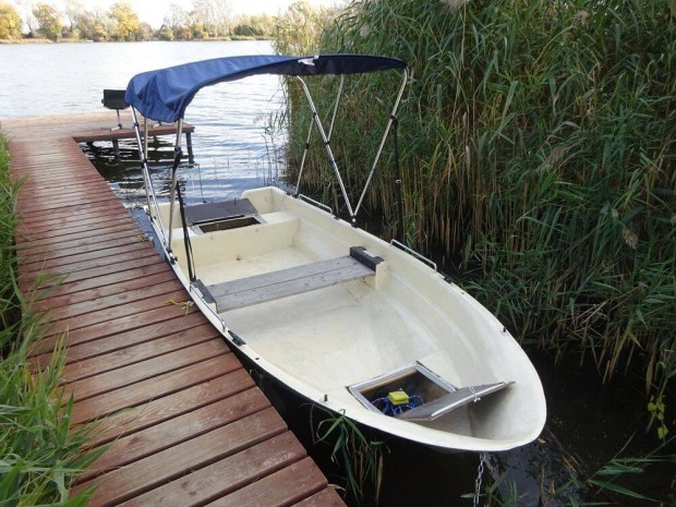 Gaby II m�anyag cs�nak tet�vel