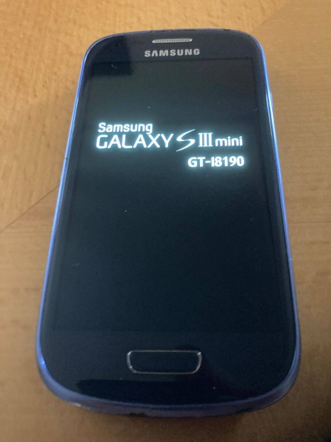 Galaxy S III mini GT-I 8190 mobiltelefon