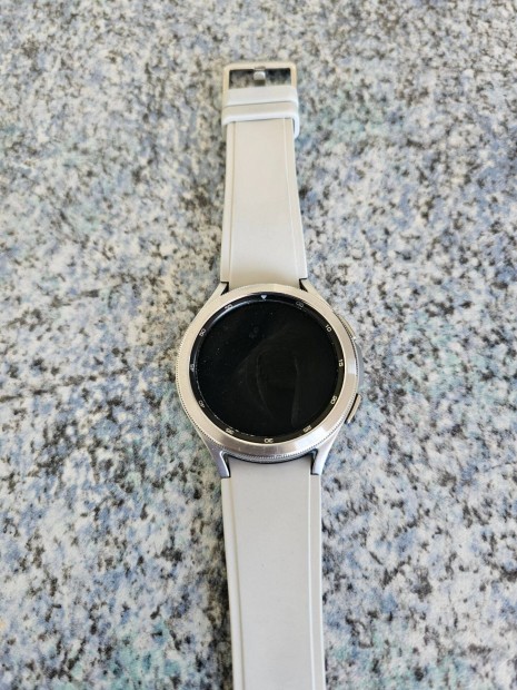 Galaxy Watch 4 Classic okosra (e-sim)