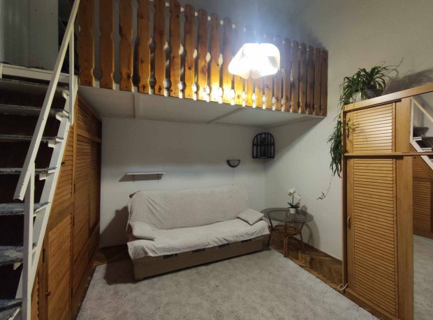 Gal�ri�s garzon kiad� a Lehel t�ren