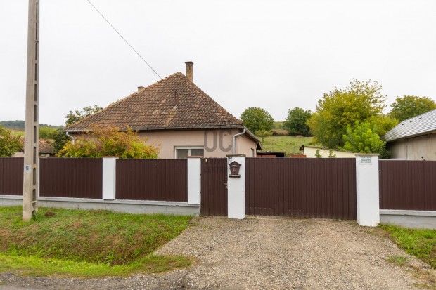 Galgagy�rki csal�di h�z hatalmas kerttel!