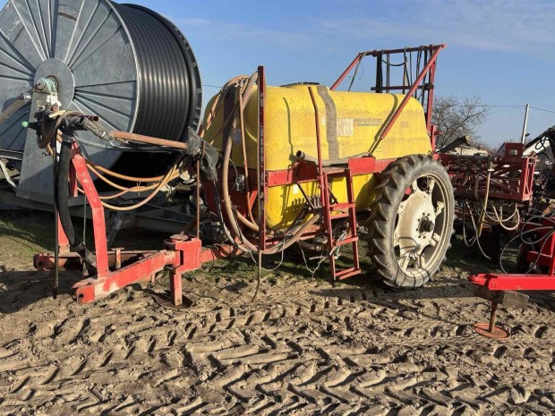 Gambetti 3000/18 vontatott permetez�