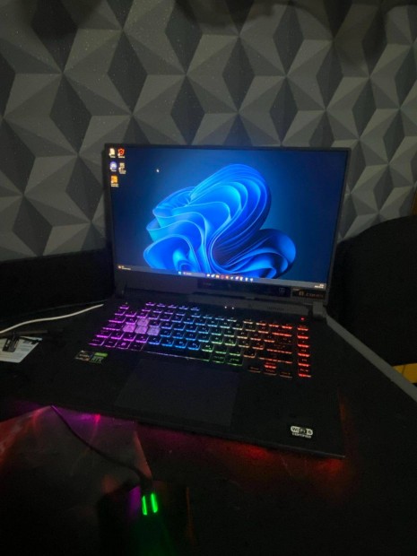 Gamer Laptop elad (Asus ROG Strix G513IC-HN013)