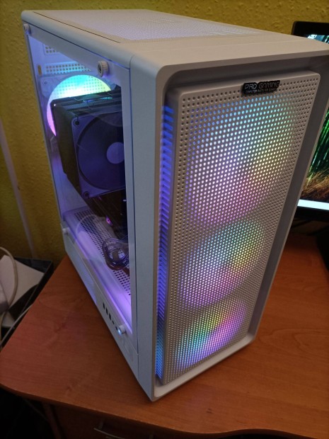 Gamer Ryzen 7 5800X, 7800XT 16 GB OC, 32 GB 3200MHz, 1 TB m.2, 700W
