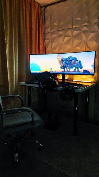 Gamer Setup Monitor + PC + Kormny + Kiegsztk