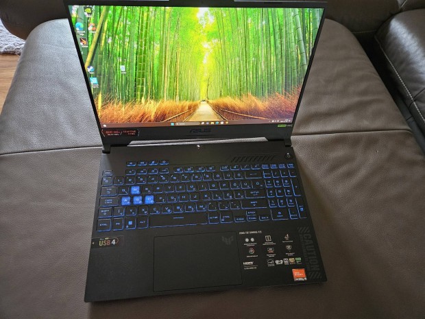 Gamer laptop akr VR szemveghez is