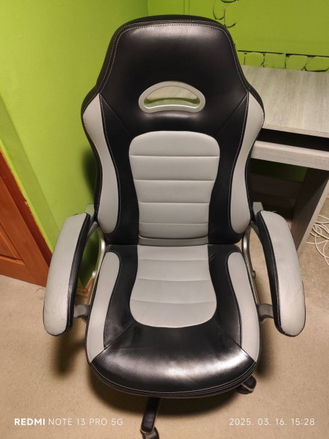Gamer szk elad