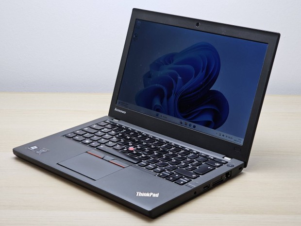Garanciális Lenovo Thinkpad X250 laptop Intel Core i5 4 GB RAM 180 GB