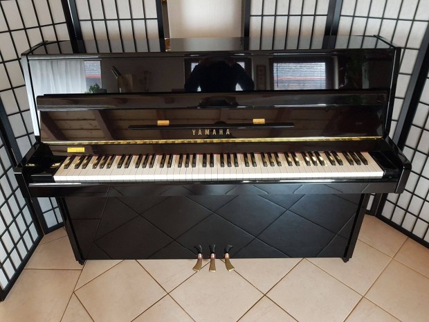 Garancilis Yamaha M110 pianino Piann Zongora tkletes llapotban