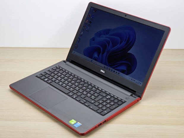 Garancilis, piros Dell Inspiron 5558 laptop, Intel Core i3, 8 GB RAM