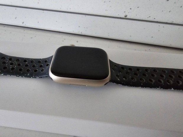Garancis Apple Watch 8 45mm GPS Csillagfny elad