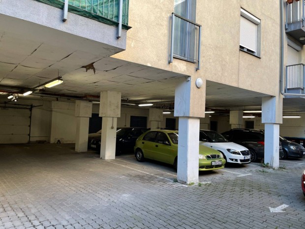 Gar�zs, be�ll�hely kiad� 8. ker�letben