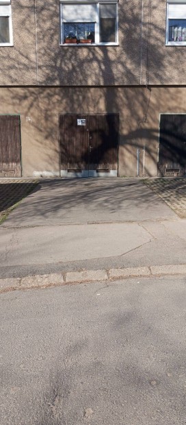 Gar�zs elad� Miskolc Avas (l.) v�rosr�sz