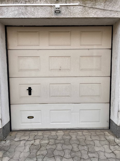 Gar�zs elad� Pihen�kereszt lak�parkban