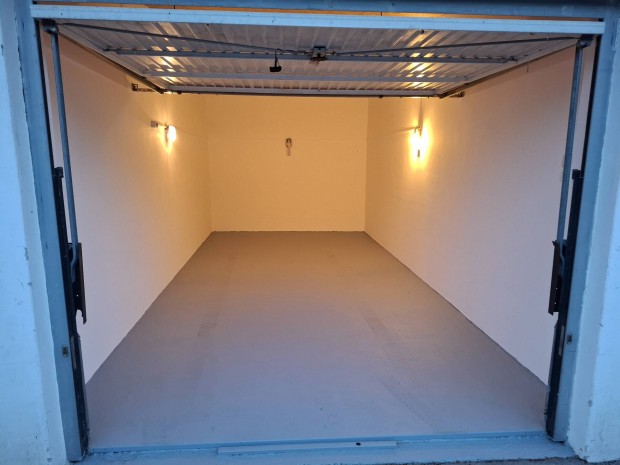 Gar�zs kiad� Sz�zhalombatt�n