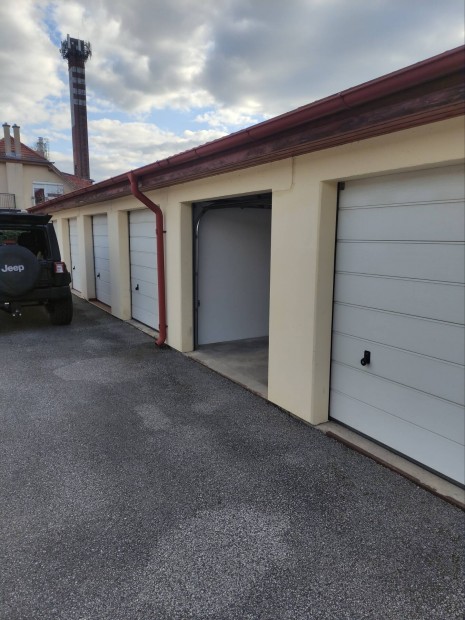 Gar�zs kiad� Szombathelyen