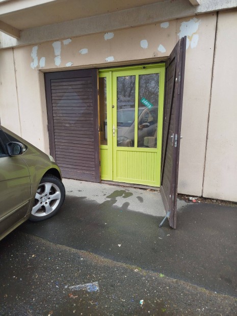 Gar�zsb�l kialak�tott �zlethelyis�g kiad�