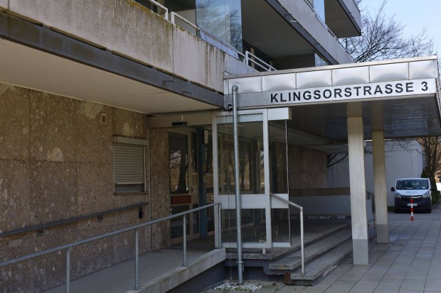 Garazshely Elado M�nchenben, berelt, igy minden honapban penzt hoz