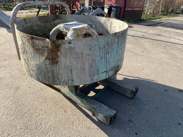 Gard�n hajt�s� betonkever� ( traktor hajt�s�)