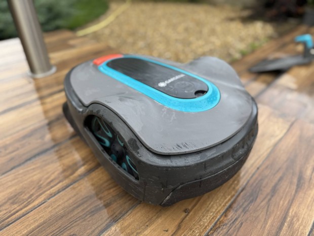 Gardena Sileno 750 Life robotfnyr + Gardena Smart talajszenzor