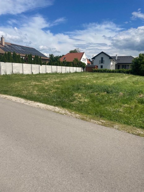 Gárdony, Központi utca, 665 m2-es, telek